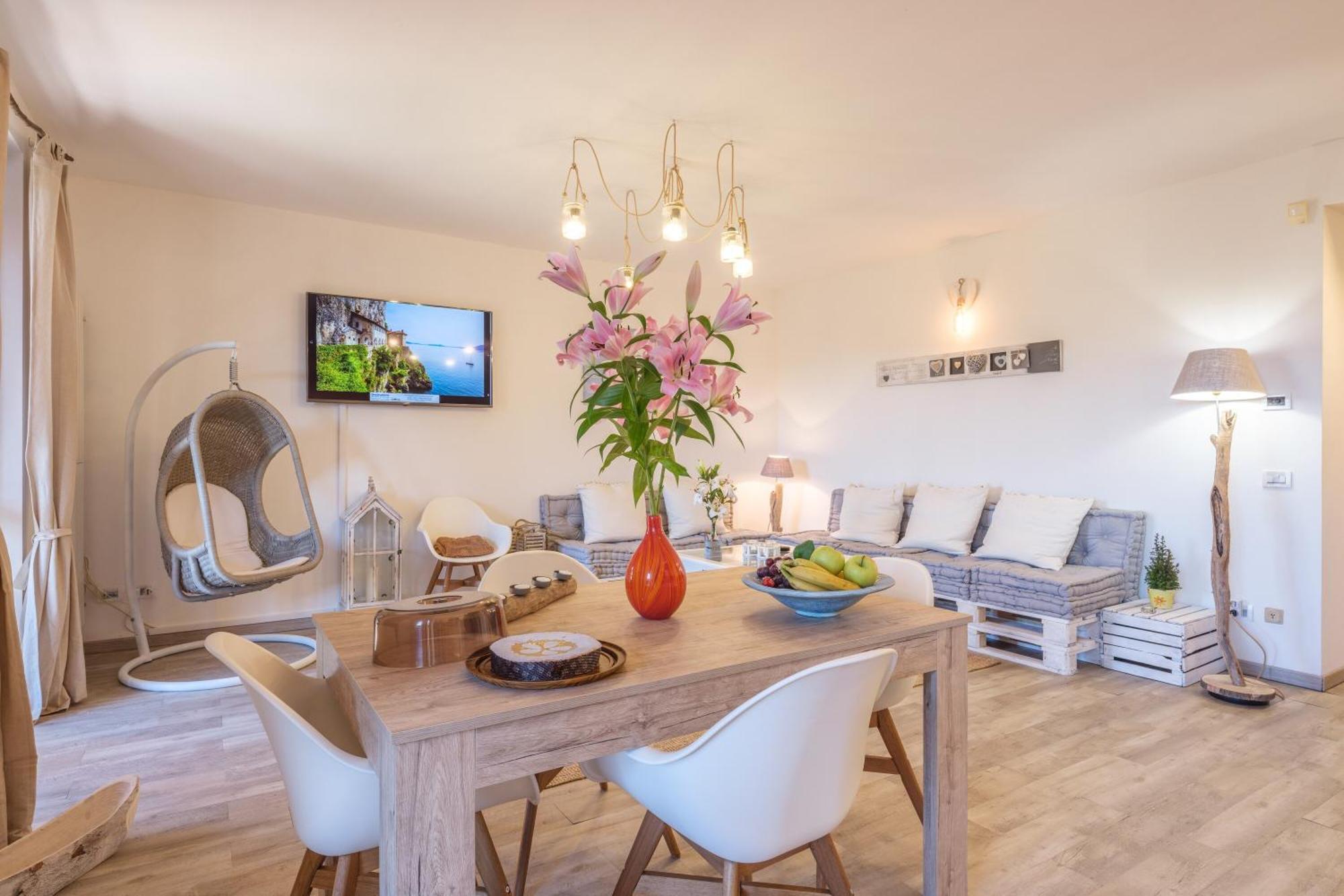 La Luna Nel Lago Lake View Garden - Happy Rentals 이스프라 외부 사진